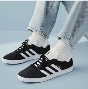 Adidas Men's Black and White Gazelle Size 7.5